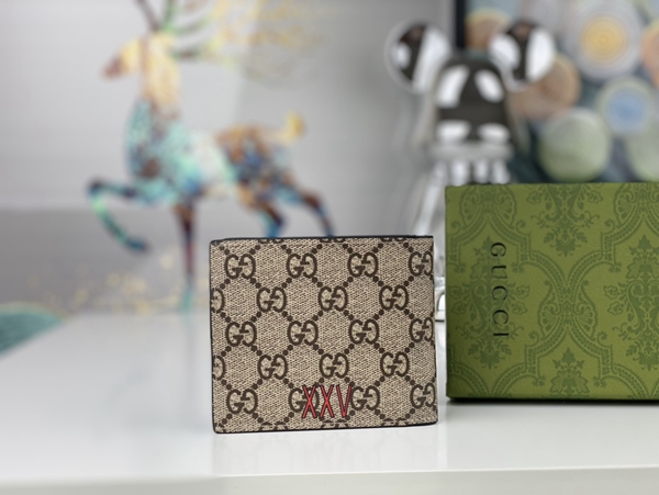 グッチ財布コピー背面デザイン